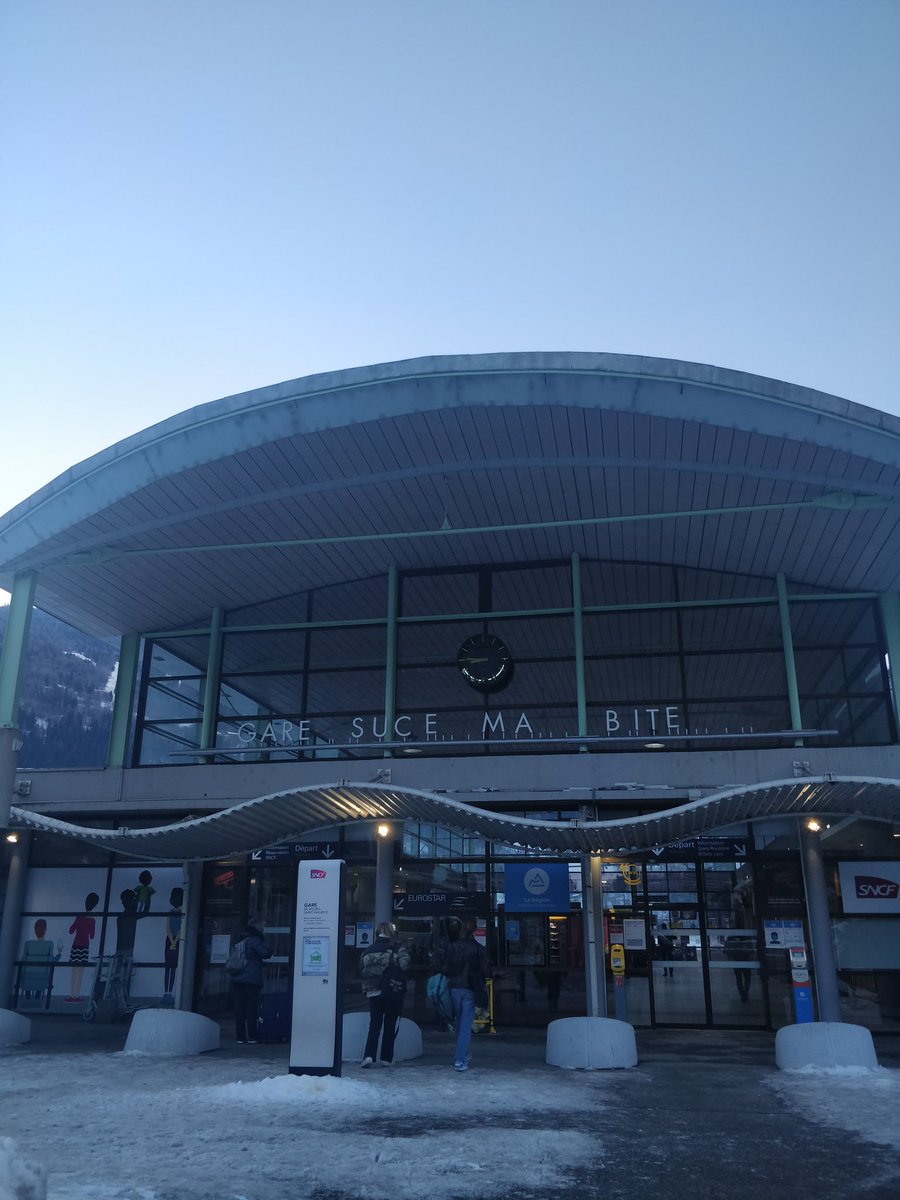 Y'en a qui se sont bien amusés cette nuit à la gare de Bourg-Saint-Maurice...