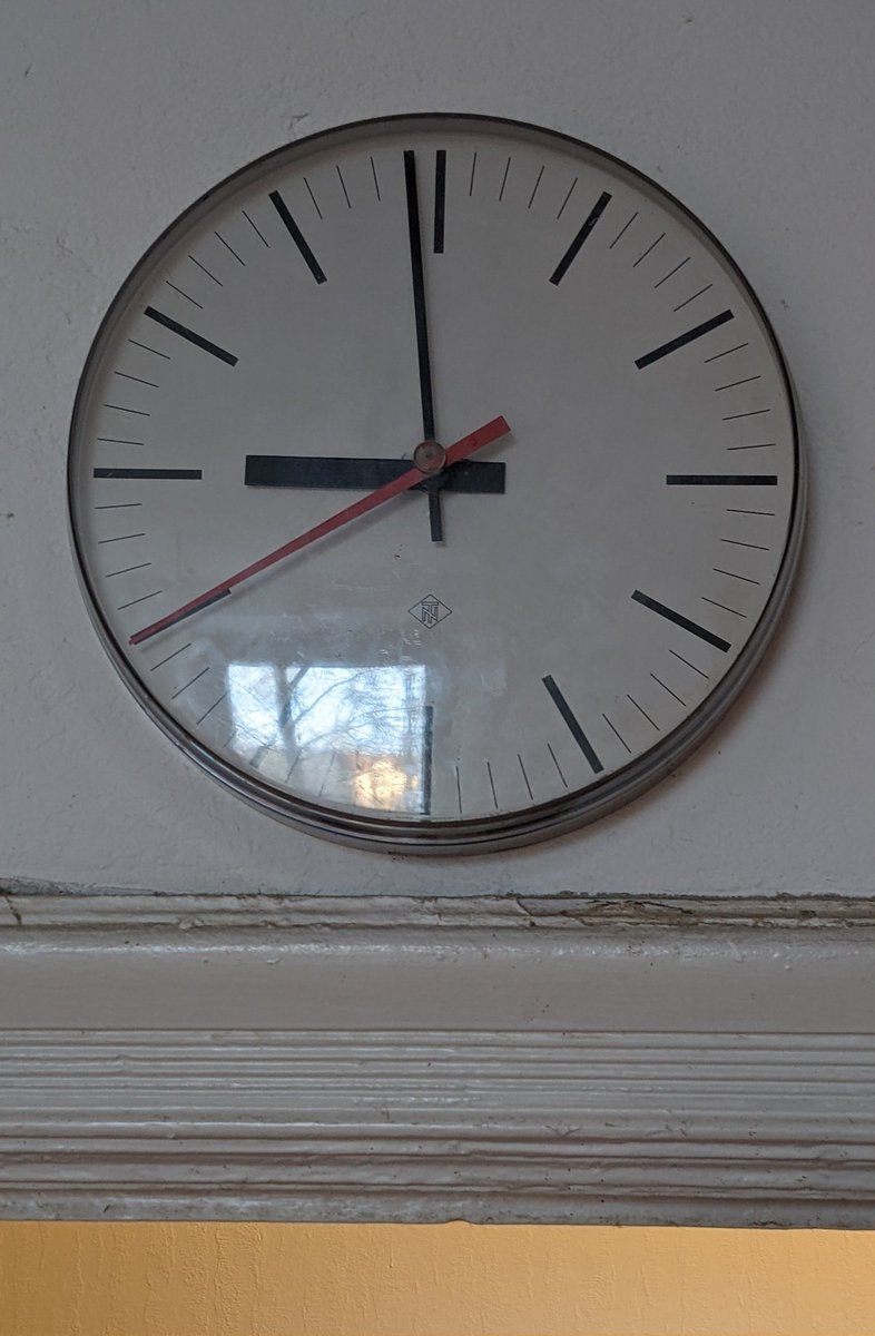 amiga500's tweet photo. @munnigan Hier kommt schon beim Frühstück Arbeitsatmo auf - es schlägt der Puls des alten Dlf. In zwanzig Sekunden gibt's Nachrichten. https://t.co/UkoulZRgmY