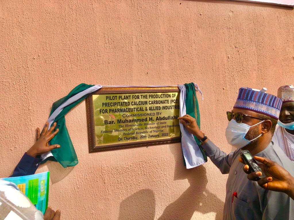 MohdHAbdullahi's tweet photo. #ZariaProjects @MBuhari, @toluogunlesi, @FmstNg, @offialfmstng
Commissioned a Pilot Plant for the production of Precipitated Calcium Carbonate (PCC) for Pharmaceutical & Allied Industries at @NarictZaria on behalf of the HE the President. https://t.co/VdcrNcRVYq