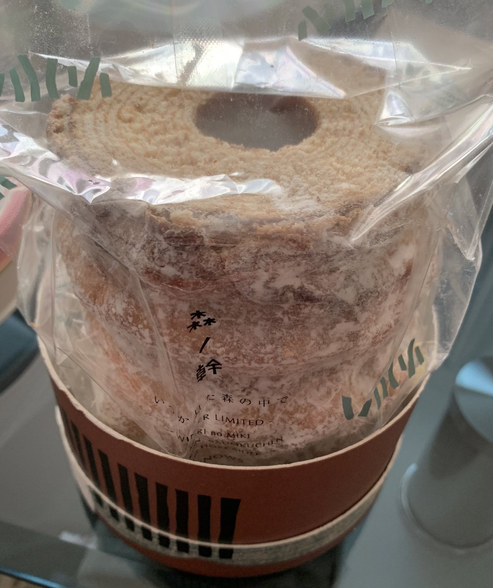 22110spn's tweet photo. アムールデュショコラ
スノーサンド
森の木
森の幹
スノーボール

森の幹あんま買ってる人いなかったけど、めちゃくちゃ美味しかったー

ザクザクとしっとりで最高👍

1人一個までしか買えないけど

開けた写真撮るの忘れた
#アムールデュショコラ https://t.co/p5gdjiUUDA