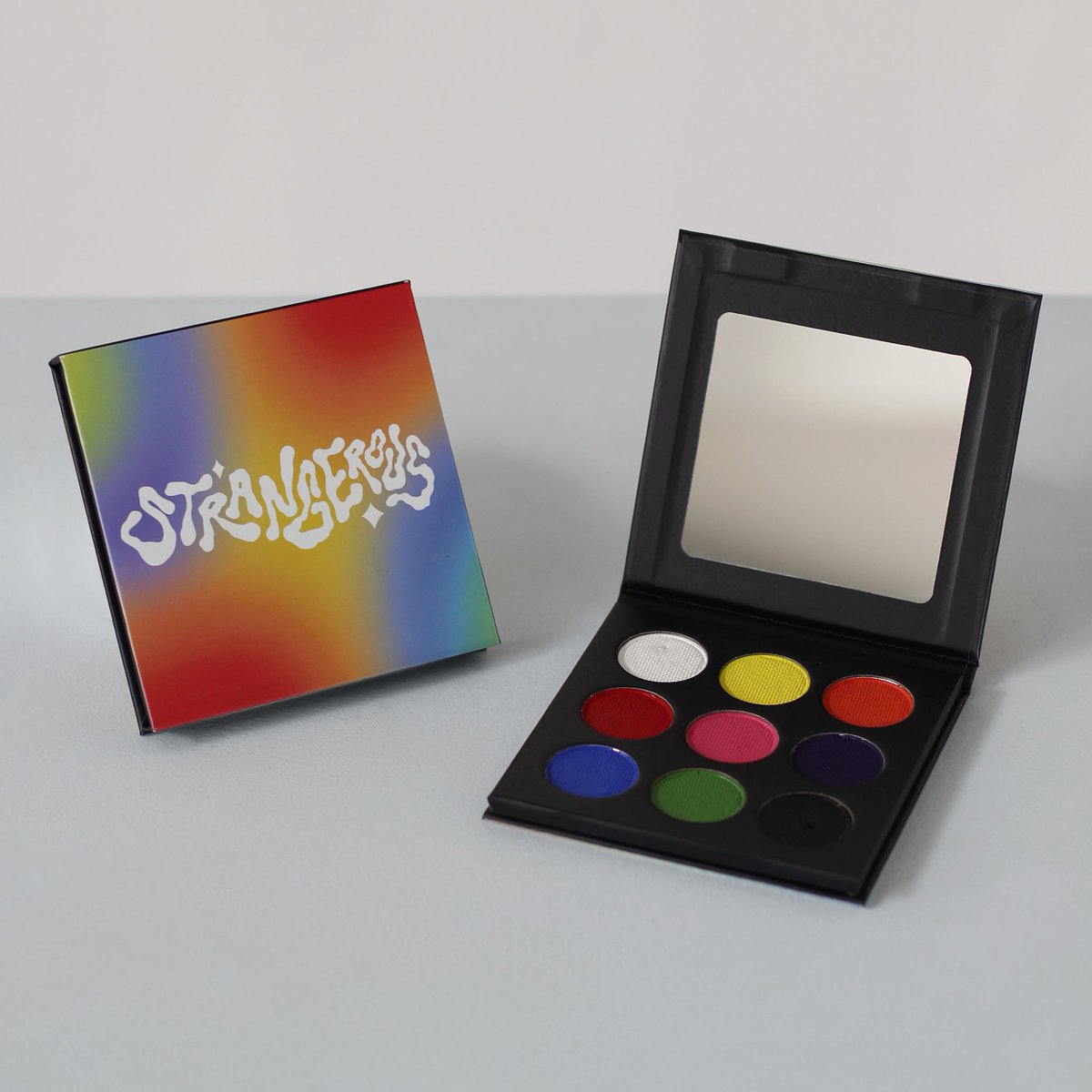 afierohim's tweet photo. Meet @strangerousco very first product, Mata-mata liners : Essential palette! 👽✨ https://t.co/JJrZyJKJ7x