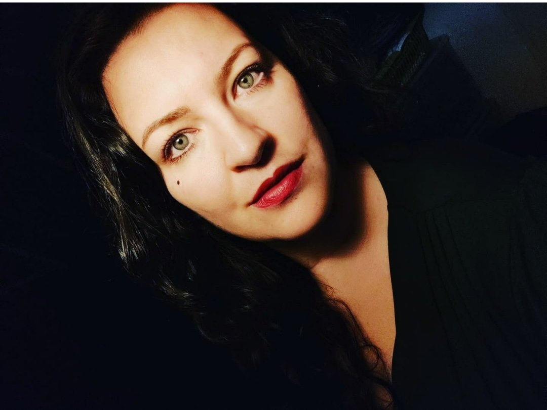 LadyHypnotica's tweet photo. 💋 #ladyhypnotica #erotischehypnose #rotelippen #schönefrau #ohrgasmus #erotic #hörbuch #erotischegeschichte https://t.co/7GYpZUqyXv