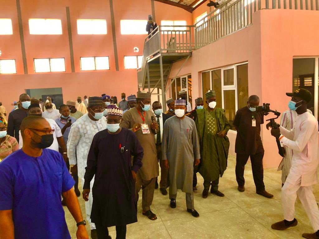 MohdHAbdullahi's tweet photo. #ZariaProjects @MBuhari, @toluogunlesi, @FmstNg, @offialfmstng
Commissioned a Pilot Plant for the production of Precipitated Calcium Carbonate (PCC) for Pharmaceutical & Allied Industries at @NarictZaria on behalf of the HE the President. https://t.co/VdcrNcRVYq