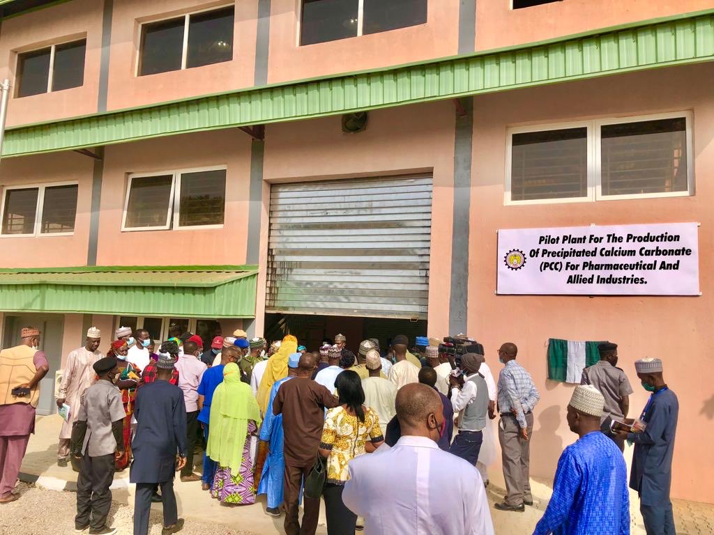 MohdHAbdullahi's tweet photo. #ZariaProjects @MBuhari, @toluogunlesi, @FmstNg, @offialfmstng
Commissioned a Pilot Plant for the production of Precipitated Calcium Carbonate (PCC) for Pharmaceutical & Allied Industries at @NarictZaria on behalf of the HE the President. https://t.co/VdcrNcRVYq