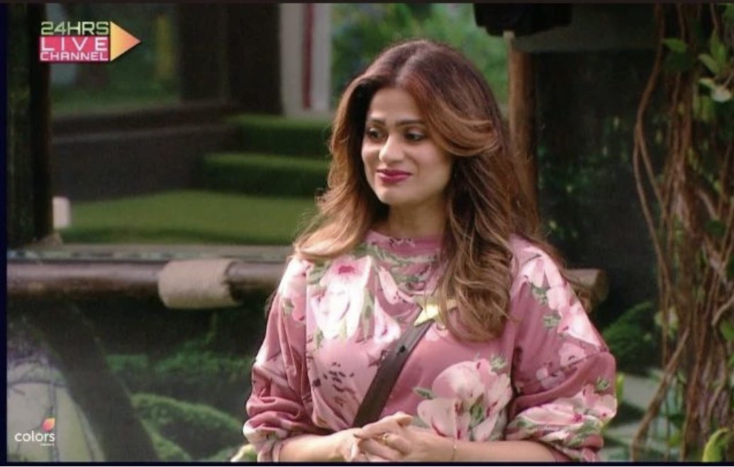 ShamitaShetty's tweet photo. #ShamitaShetty has been the most dignified player this season. Let’s make her win this. 

SHAMITA DESERVES BB VICTORY https://t.co/QYHNhKUjTP