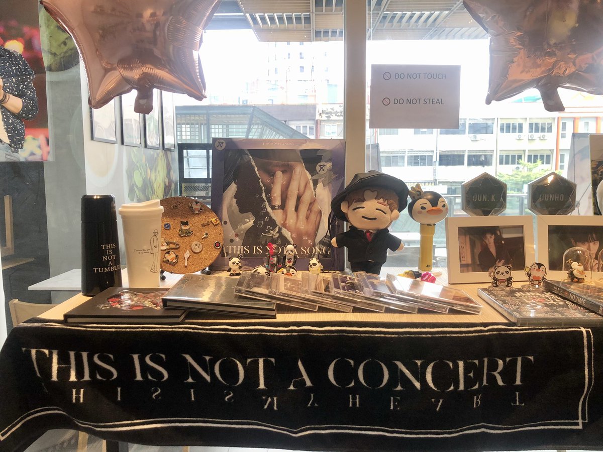 graceyzoopm's tweet photo. Enjoyed Junbros cafe event with Emperor Penpen π§ & @esther03281 π Thanks @MYHottest2PM for organizing and the giveaways too! β€οΈ#WithJUNBROSAgain #2pm #LeeJunHo #Jun_k https://t.co/FIN89769at