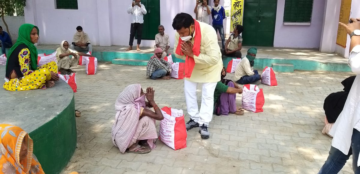 muktipa32's tweet photo. @MediaCellSP श्री मान जी आप से अनुरोध है कि 196 विधानसभा क्षेत्र छिबरामऊ से टिकट दिनेश सिंह यादव को दिलाने का प्रयास किया करें तो आपकी महान कृपा होगी । 
#कोरोना महामारी में उन्होंने जनता की ढाल बनकर काम किया । और हमारे क्षेत्र की जनता भी यही चाहती है । धन्यवाद
@HansrajMeena @MediaCellSP https://t.co/IoJPXIwrxn