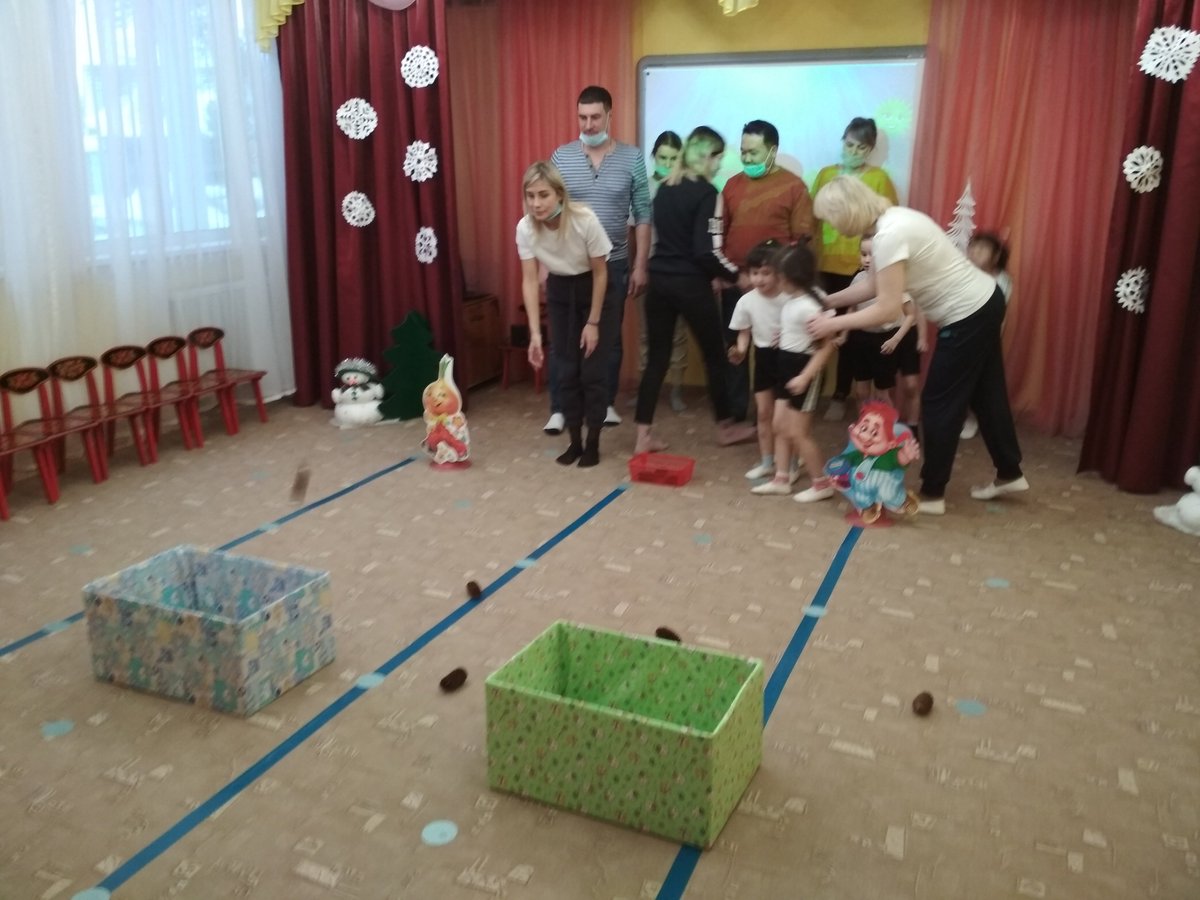 Korablik29's tweet photo. В детском саду прошло физкультурное развлечение «В тридесятом государстве» совместно с родителями. Дети и родители отправились в сказку спасать сказочных героев от злого Кощея. Во всех играх и эстафетах ребята показали какие они дружные, ловкие, быстрые и спортивные. https://t.co/PZBygnj9BI