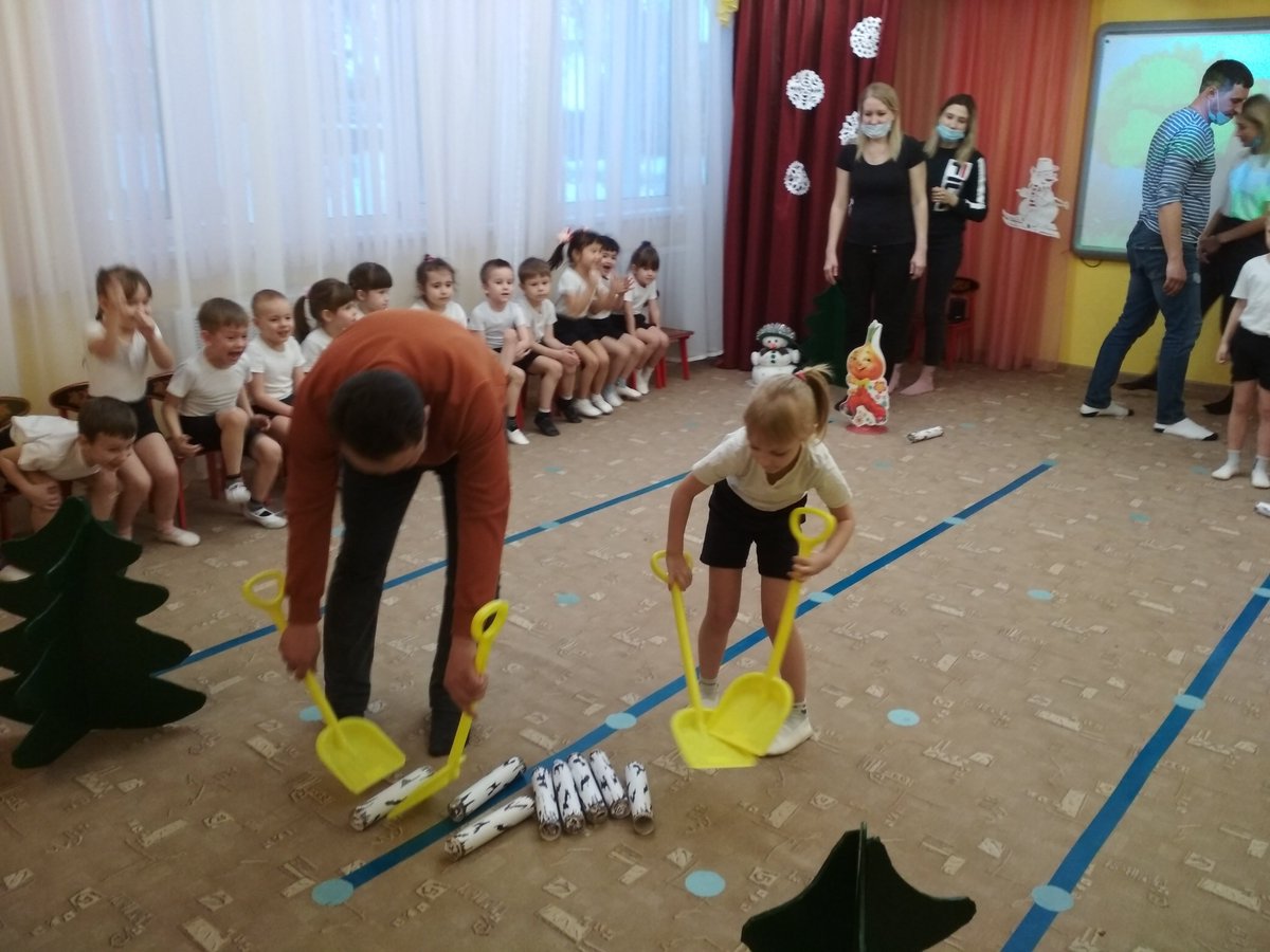 Korablik29's tweet photo. В детском саду прошло физкультурное развлечение «В тридесятом государстве» совместно с родителями. Дети и родители отправились в сказку спасать сказочных героев от злого Кощея. Во всех играх и эстафетах ребята показали какие они дружные, ловкие, быстрые и спортивные. https://t.co/PZBygnj9BI