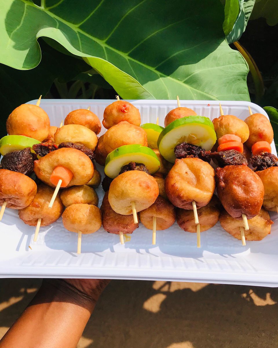 dammygold032's tweet photo. Our crispy, yummy, 😋crunchy chicken small chops is available to compliment your weekend and you can get it step down with @__cocacola_ drink as indicate in frame 2 just because is #weekendoclock #smallchops https://t.co/rjBtpDH2a4