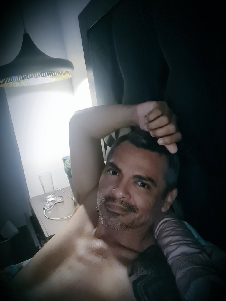 Ferlugo_M's tweet photo. El insomnio se apoderó de mi cama, ojalá hubieran sido tus caricias https://t.co/NFsUcxiU8l