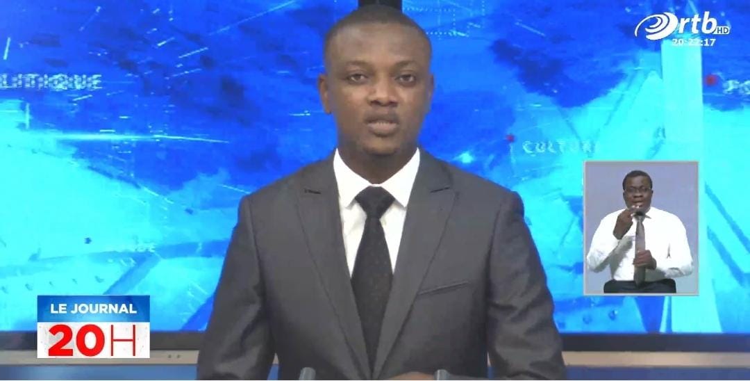 Ce vendredi, je faisais mon baptème de feu su le 20H de l'ORTB. Samedi et dimanche aussi je suis callé à la même heure. youtu.be/euRyrZZqjHE