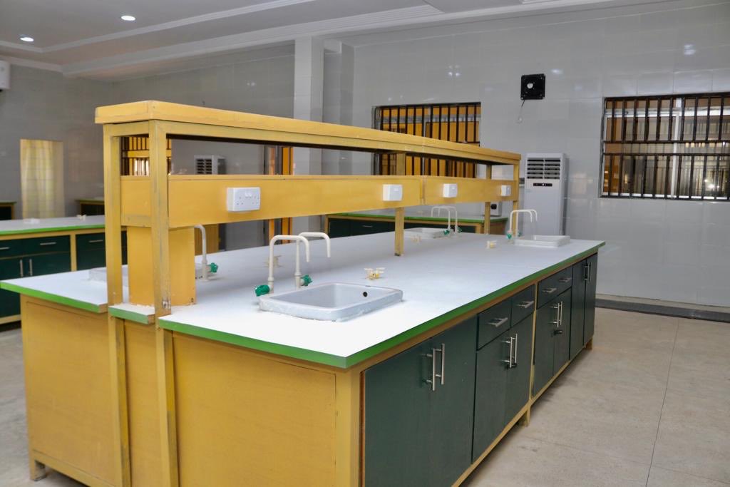 MohdHAbdullahi's tweet photo. #ZariaProjects
Today, with @MBuhari support for #RnD activities in @NarictZaria,I commissioned the upgraded Chemical, Biological, Nuclear & Explosive Decontamination Facilities Laboratory to enhance @FmstNg research capabilities.
@toluogunlesi https://t.co/XyMNcxliAX