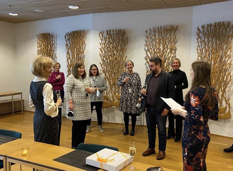 HuotariPaivi's tweet photo. Työsuhde voi olla 47 v mittainen,silti täynnä uusia tehtäviä&amp;jatkuvaa oppimista! Kiitos viestinnän asiantuntijamme, graafikko Virve Laine.Nyt voinee puhua ansaituista eläkepäivistä😅 @Melaviestinta #työ #eläke #viestintä https://t.co/5zuBHRsWAa