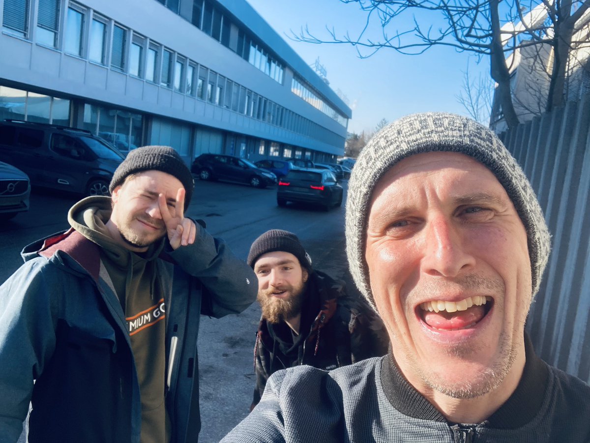 rootsinsession's tweet photo. Yeaaah, sunny wikend ☀️😀☃️🙃
.
#wikend #Sunny #Offline #Friends https://t.co/iEHRYehLpg