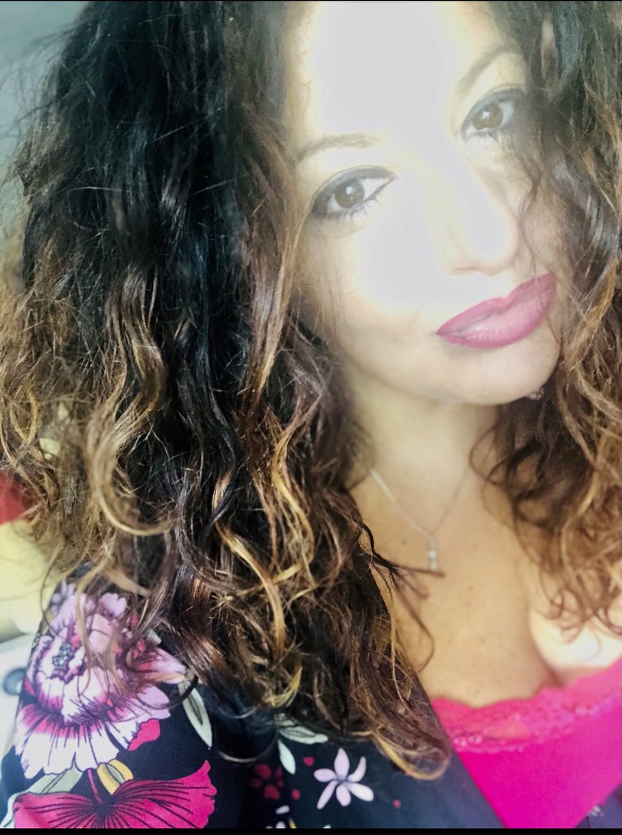 BabinaSax's tweet photo. Oggi così ….😌
Quel velo di malinconia negli occhi che nemmeno il calore del sole e i colori che hai indossato riescono a spegnerla … https://t.co/OrLCpXzXJd