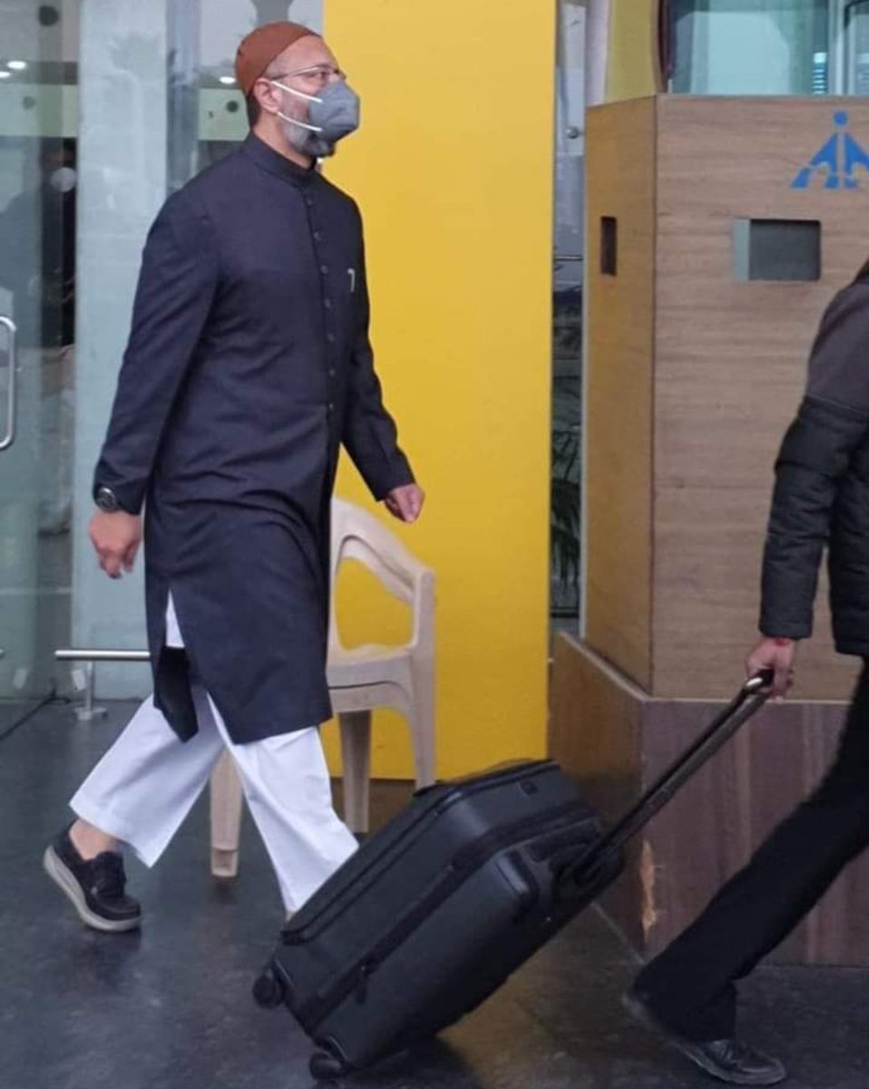Kshitijdwivedii's tweet photo. दिल से बता रहा हूं
अगर ओवैसी साहब हिन्दू होते
तो मै इनका मंदिर बनाकर पूजा करता

क्या काबिल नेता है
@asadowaisi
@aimim_national
@najmafatma_
@_Salman_IND https://t.co/uJ1wIwSlbe