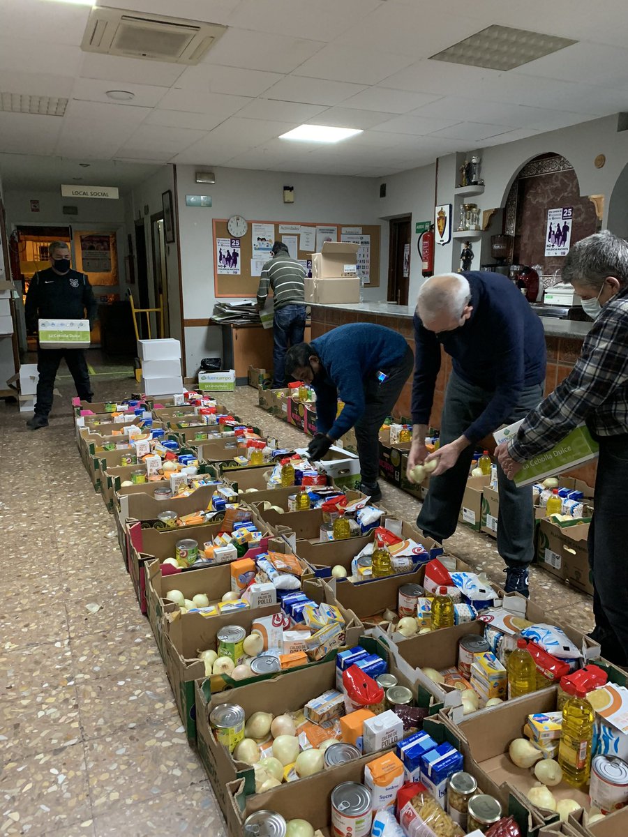 salvamacias59's tweet photo. Semana ilusionante , viajando consiguiendo cosas para los que lo necesitan , desde el voluntariado real, deporte y solidaridad, próximamente 2.100 desayunos ,  repartidos alimentos para  más de 500 personas , feliz como una perdiz y además aumentando el nivel de entrenamientos https://t.co/GmptEVoYUw