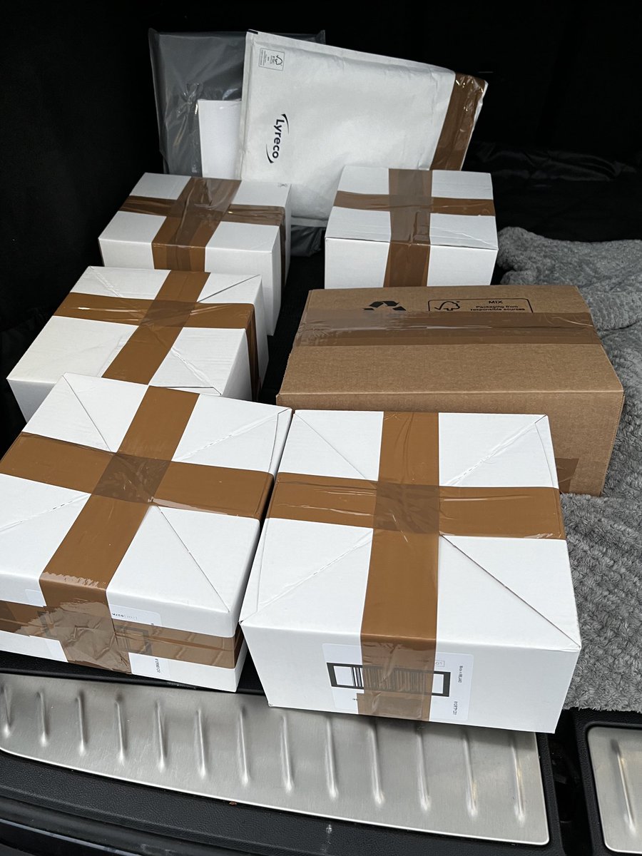 swallowsgroup's tweet photo. Patient support boxes and Hospital information boxes ready for todays post #SupportBoxes https://t.co/9hVC5uXq43