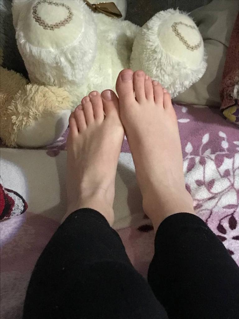 RusPrincesss's tweet photo. Good morning 😉

Looking at my gorgeous feet, you definitely have never seen such 🤤

  • femdom princess teen UK • https://t.co/qQ2YqrDQai