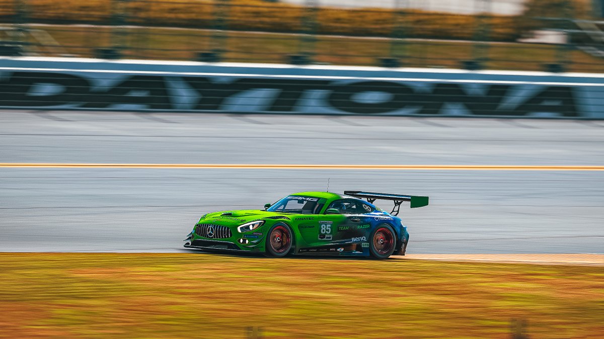 ABiRacer's tweet photo. It's raceday for the @iRacing Daytona 24h! I'll be in the @WilliamsEsports @TeamRazer car together with @Will_Tregurtha @Daviiddofficial and @d_hauw 🏎️

Looking forward to a good race, first big event of the year! I got all my @TeamRazer gear ready!

#WilliamsEsports #simracing https://t.co/nCP3jybrmw