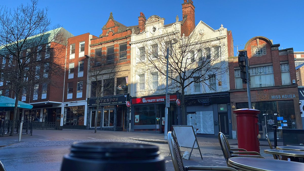 HazzyC's tweet photo. In Nottingham for day 3 of 4 day workshop. Better get back after my elevenses 😋 #studenting https://t.co/phAjYKkPBt