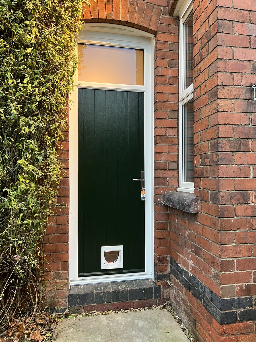YourNextDoor1's tweet photo. A front and back door Installation somewhere in Derby,the @FutureProduct30 Solidcore featuring contrasting internal and external colours,fitted with the ultimate @UltionLock thumbturn barrels.Draft free, looks and Security!Money well spent.👌 https://t.co/wXNCaAF9Af