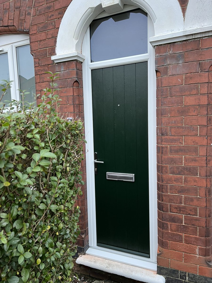 YourNextDoor1's tweet photo. A front and back door Installation somewhere in Derby,the @FutureProduct30 Solidcore featuring contrasting internal and external colours,fitted with the ultimate @UltionLock thumbturn barrels.Draft free, looks and Security!Money well spent.👌 https://t.co/wXNCaAF9Af