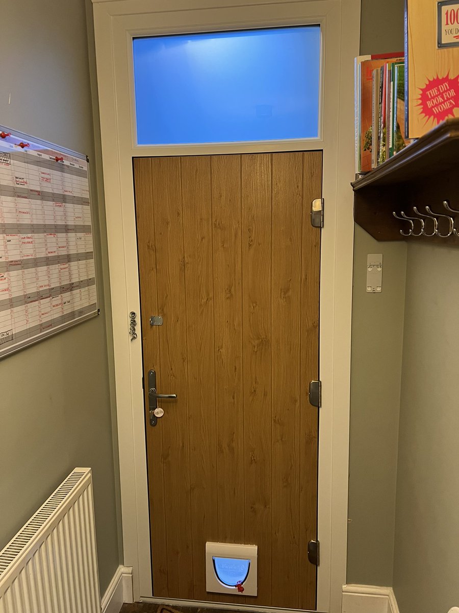YourNextDoor1's tweet photo. A front and back door Installation somewhere in Derby,the @FutureProduct30 Solidcore featuring contrasting internal and external colours,fitted with the ultimate @UltionLock thumbturn barrels.Draft free, looks and Security!Money well spent.👌 https://t.co/wXNCaAF9Af
