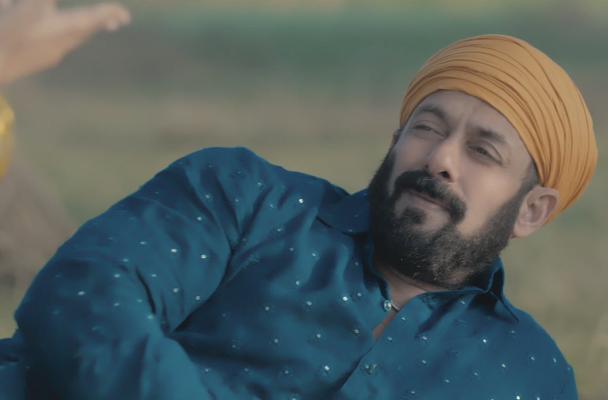 SunnyShines_'s tweet photo. Such a soulful vibes from the song #MainChala. I just loved this look of Salman Khan! Chemistry with @ItsMePragya is sweet. The more u listen to it the more you get addicted to it. @GuruOfficial voice ❤️ @IuliaVantur sung well in her natural accent. It’s on loop #MainChalaOutNow https://t.co/E9yojbAA5v