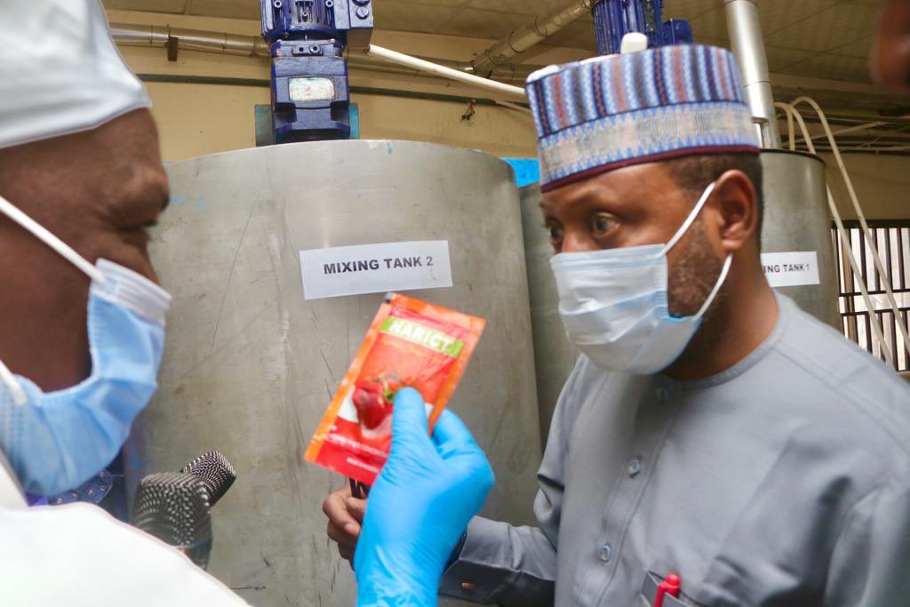 MohdHAbdullahi's tweet photo. -#ZariaProjects
The DG @NarictZaria took us on an inspection tour of their prototype tomato production plant,locally fabricated; I have directed @nacetemng1 & @notapng to ensure patenting & linkages with venture capitalists for commercialization.
#RnD
@FmstNg
@toluogunlesi https://t.co/jfQhxIgvuO