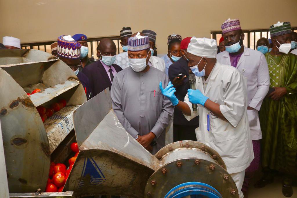 MohdHAbdullahi's tweet photo. -#ZariaProjects
The DG @NarictZaria took us on an inspection tour of their prototype tomato production plant,locally fabricated; I have directed @nacetemng1 & @notapng to ensure patenting & linkages with venture capitalists for commercialization.
#RnD
@FmstNg
@toluogunlesi https://t.co/jfQhxIgvuO