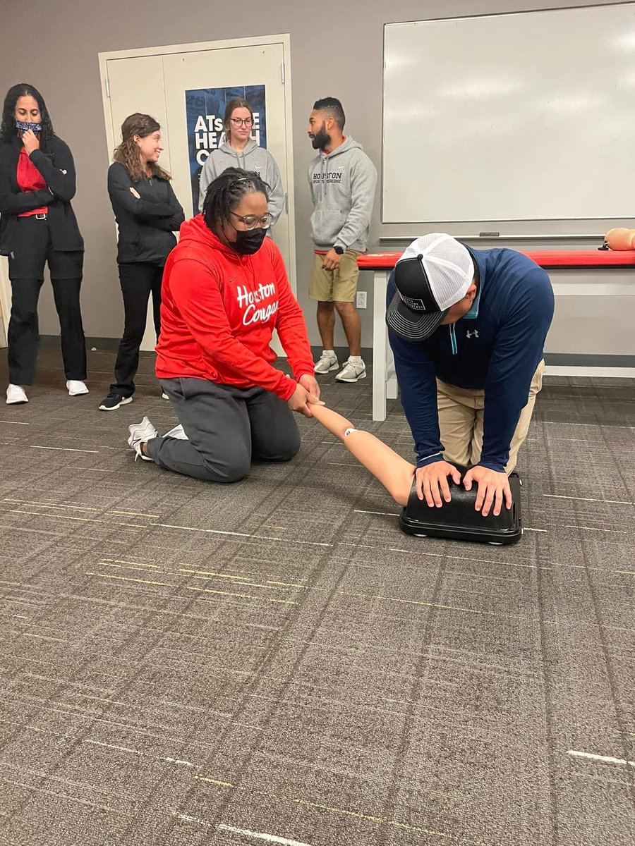 NaturallyNatura's tweet photo. Learned how to reduce shoulder/elbow dislocations! #UH #AthleticTraining #GoCoogs #ATsAreEssential #MATStudent https://t.co/38LK2K9Pen