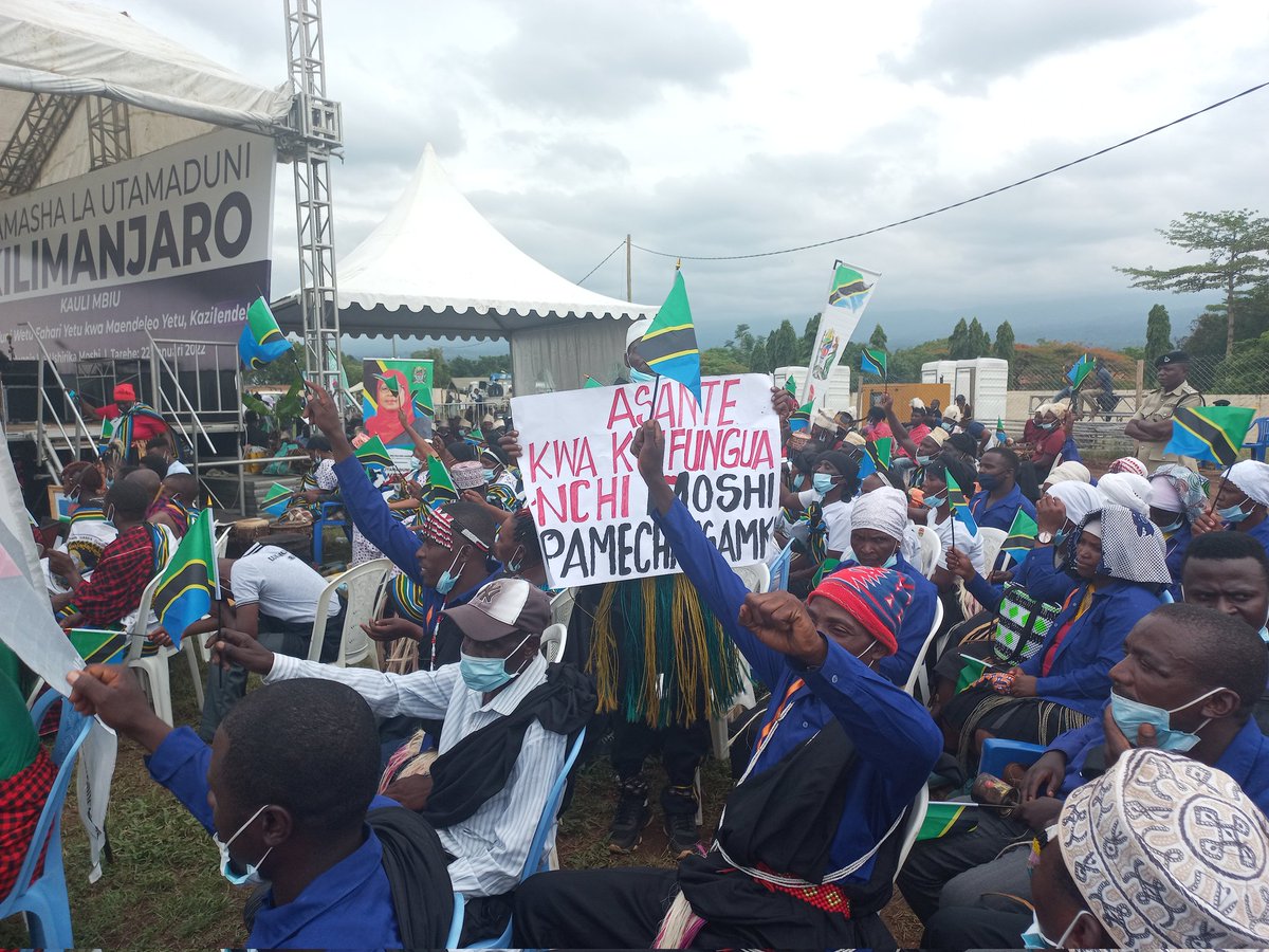 SebastianKombo's tweet photo. Kama hayo mambo ya utamaduni hayapo mbona Kuna wizara ya Sanaa,utamaduni na michezo? Mama anaupiga mwingi sana anapiga kote bila ubaguzi,anavutia watalii na kuitangaza Tanzania yetu kimataifa,sio tu michezo,watu wawe na uwelewa..wanasoma sana uelewa zero.. @ChademaTz nyumbu Fc https://t.co/jZV9NnqUej