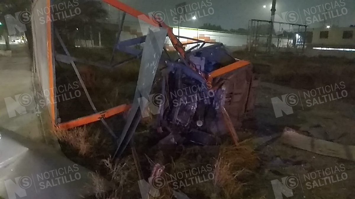 nSaltillo's tweet photo. Abandonan vehículo Seat Ibiza tras protagonizar volcadura en el blvd Nazario Ortiz Garza metros antes de periférico LEA. Al interior de la unidad se localizaron bebidas embriagantes, por lo que se presume que el conductor manejaba bajo los influjos del alcohol #Saltillo https://t.co/RbHrPjZknt