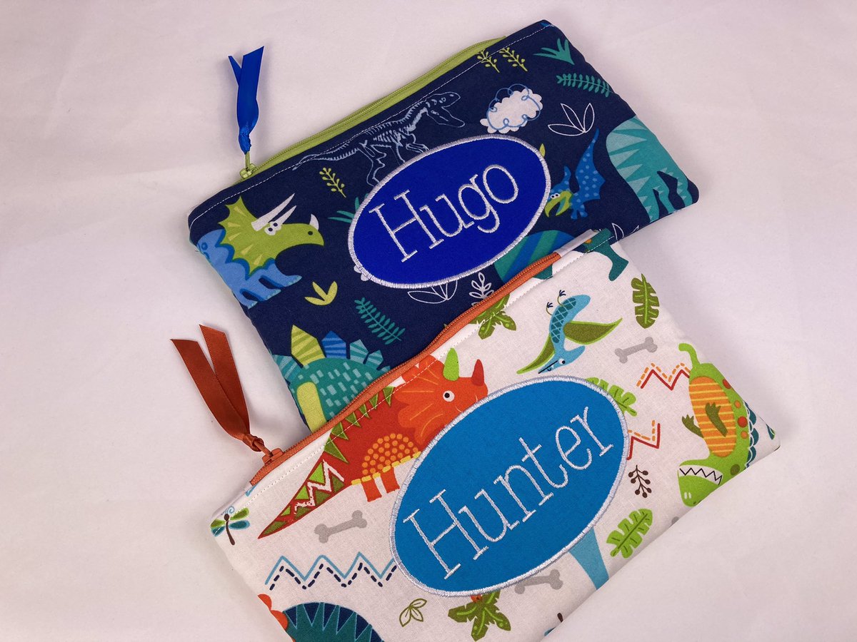 Babahoot4kids's tweet photo. Any Dino fans out there? 
Pencil cases, mini totes, aprons chef hats…
Lots of personalised dinosaur gifts at https://t.co/SLdQdzZK3j
#Babahoot #giftideas #dinosaur #dinogift #stegosaurus #personalised #embroidery  #ukgifthour #juniorbakeoff #minitote https://t.co/LXQ2Epg0PT