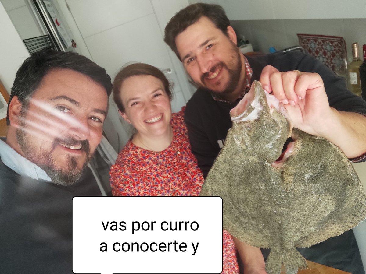 aparachiqui's tweet photo. Vas a ponerte cara por temas de curro y acaban poniéndote 2Kg de rodaballo para comer, descubriendo amistades comunes y conociendo a sus cinco críos.

Gracias @ChavarriJuan y @Claritafrances 😜 https://t.co/aF1efZytqy
