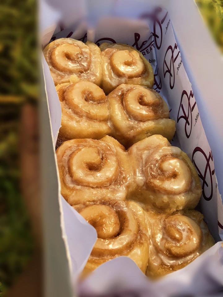 dulcet_treats's tweet photo. Soft, fluffy and yummy cinnamon rolls😋🤤
How do you love your cinnamon rolls? With or without glaze?
.
. 
#cinnamonrollsinibadan #bakerinibadan #ibadantwittercommunity https://t.co/E5m2X1VKNk