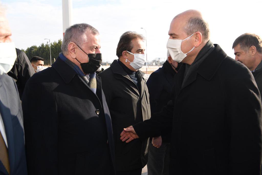 Bir dizi ziyaret ve temaslarda bulunmak üzere İlimize teşrif eden İçişleri Bakanımız Sayın Süleyman Soylu, İçişleri Bakan Yardımcımız Sayın Mehmet Ersoy ve beraberindeki heyeti Havalimanında karşıladık. 

#SüleymanSoylu
#MehmetErsoy
#VeysiŞahin
#MidyatBelediyesi