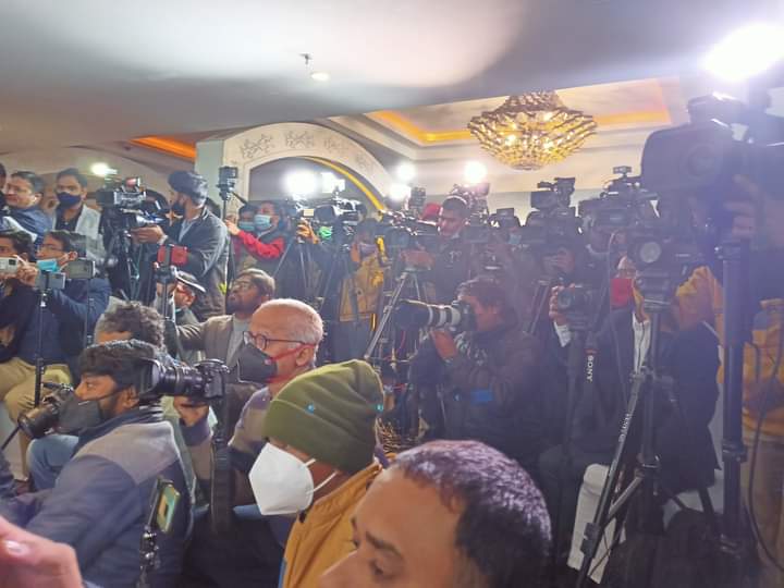 २०२२में उत्तर प्रदेश में होगा सत्ता परिवर्तन
#लखनऊ_में_प्रेसवार्ता_चल_रही_है
#भागीदारी_परिवर्तन_मोर्चा
मा वामन मेश्राम साहब
राष्ट्रीय अध्यक्ष भारत मुक्ति मोर्चा
मा असदुद्दीन ओवैसी साहब
राष्ट्रीय अध्यक्ष AIMIM
मा बाबू सिंह कुशवाहा
राष्ट्रीय अध्यक्ष जनधिकार पार्टी ..