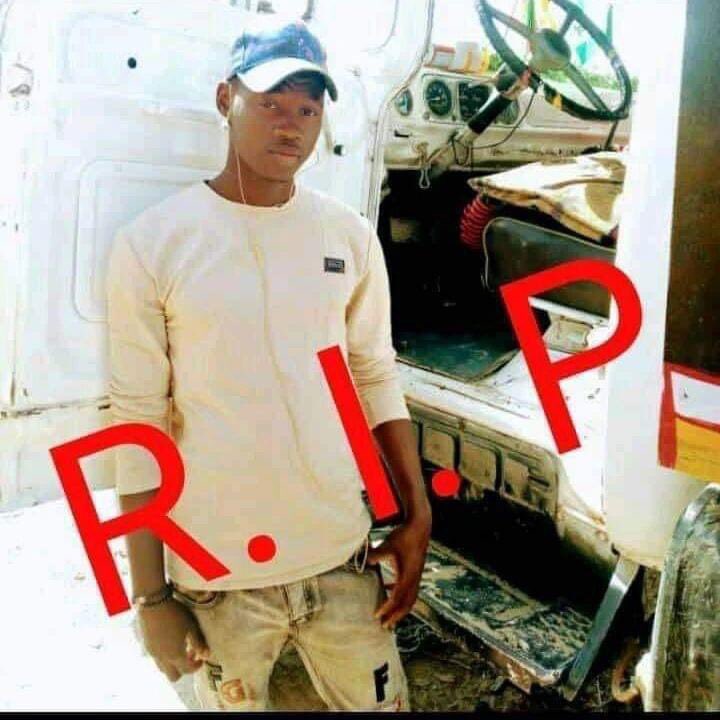 sunusiAbubaka11's tweet photo. Yau da safen nan wani soja ya kashe Wannan matashin a garin Gashua dake Jahar YOBE saboda yaki basa cin hanci #justiceforMuhammad https://t.co/9gpV684IOF