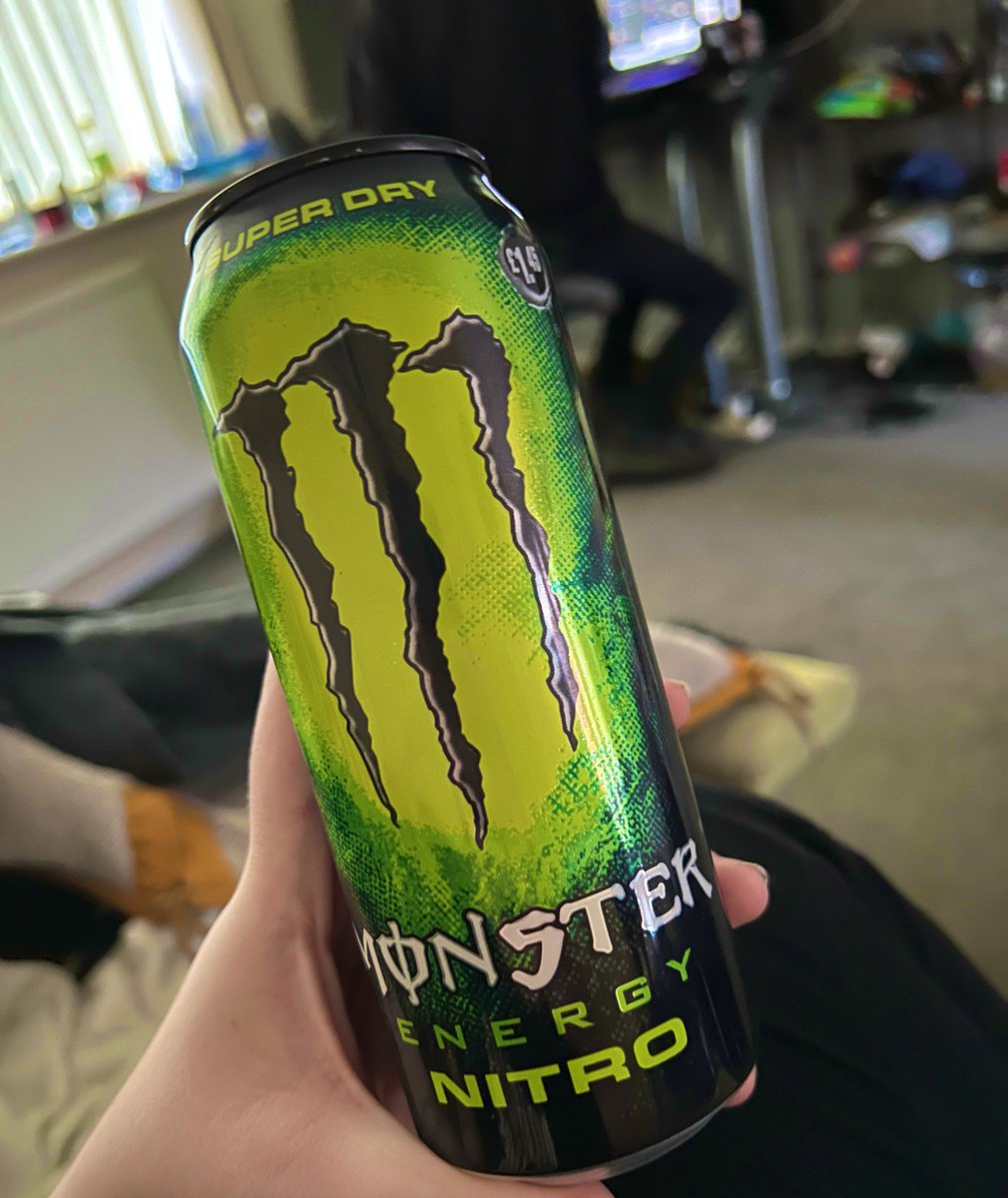 _poisonpumpkin_'s tweet photo. So I am an avid energy drink consumer and I genuinely still don’t know how I feel about this. I mean it’s nice but it’s not og green monster 🥴
#energydrink #monster #MonsterEnergy #greenmonster #monsterenergynitro #monsternitro #caffeine #gamer #gamergirl #girlgamer #fuelsource https://t.co/b2fc5o0Uql