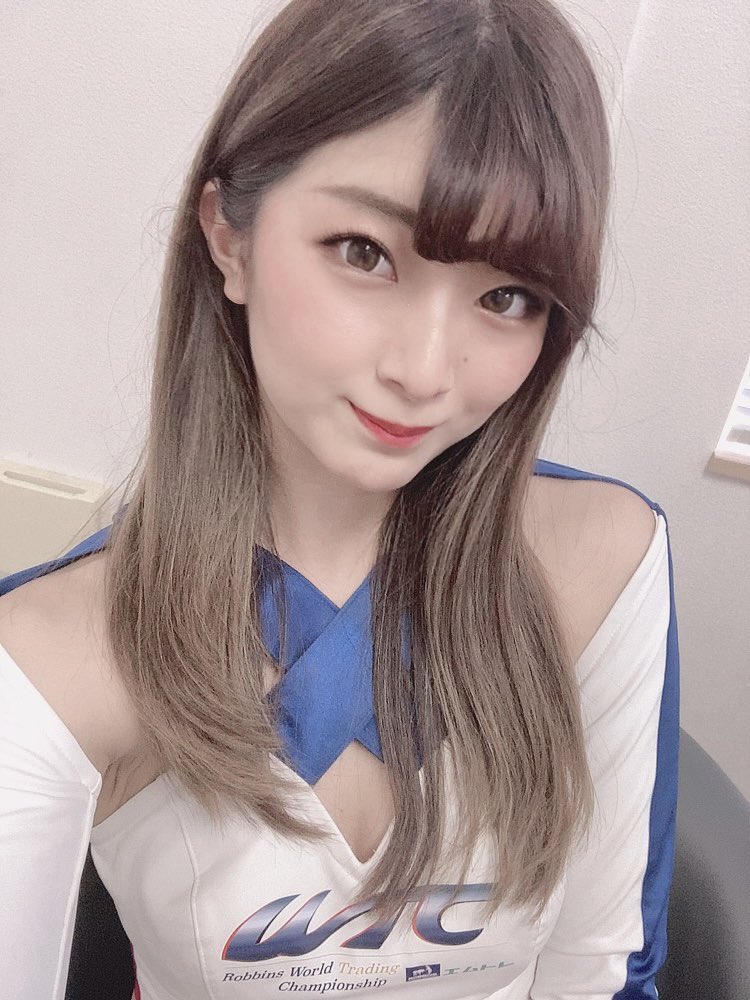 吉乃愛恵 前髪伸ばしてると突如前髪切りたくなる現象が起こってる 前髪短いと伸ばしたくなるしあるあるだよね T Co Nwzvecfmyl Twitter