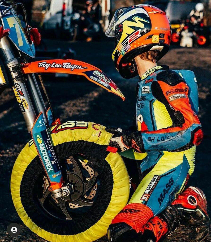 😍 @filipsracing keeping warm this winter 🥶 🧊 

#MassSportsUK #MassSports instagr.am/p/CZBsWcCoR5y/