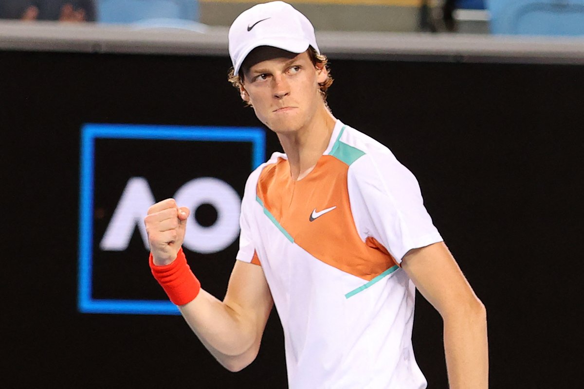 SuperTennisTv's tweet photo. 📢 #Sinner alla seconda settimana degli #AusOpen per la prima volta!

Jannik lascia un set al qualificato Daniel e chiude la partita con il punteggio di 6-4 1-6 6-3 6-1

#tennis | #AO2022 https://t.co/MdtRBzfCBF