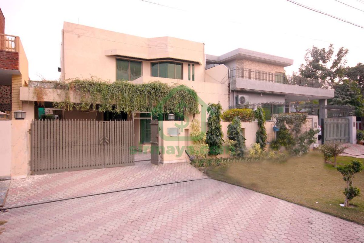 SirmayaCom's tweet photo. https://t.co/7iZEx61Wns
➡FEATURES::
•3 bedrooms with Stylish attached baths
•Drawing &amp; Dining Room
•1 Specious TV lounges
•Kitchen with practical implementation of all appliances free cooking
•Imported fittings &amp; fixtures
•Wooden flooring
•Refreshing View
#RainyDay https://t.co/xI9S5K4ImE