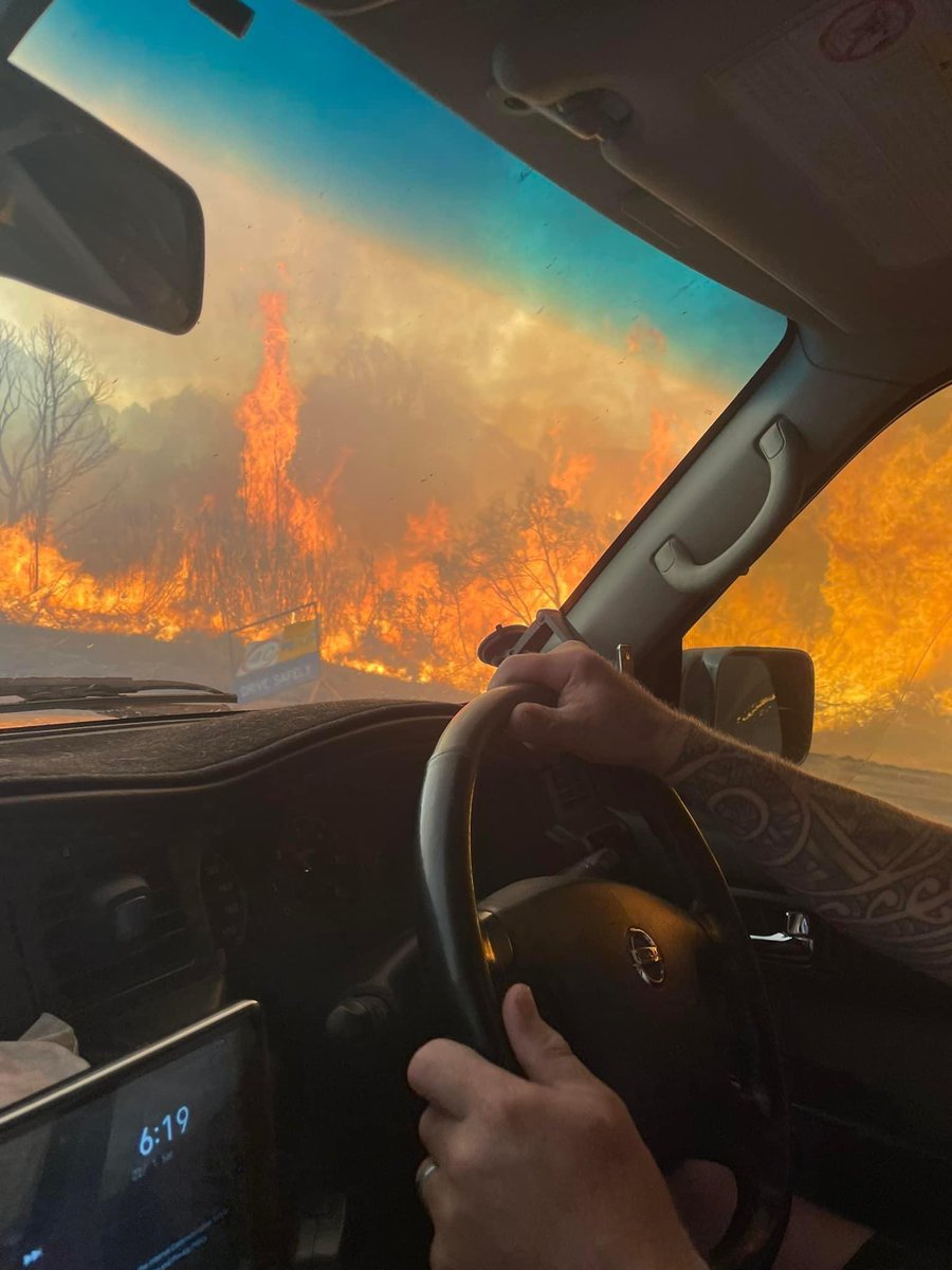 LeanneStap's tweet photo. The West Coast of Tasmania which holds the world renown takayna/Tarkine rainforest, is about to go through three days of a severe heat wave.
Bushfires in the usually wet and cold area of Australia have commenced. #Tullah being evacuated now.
Pic from Facebook.
#politas https://t.co/s1iSfn82K8