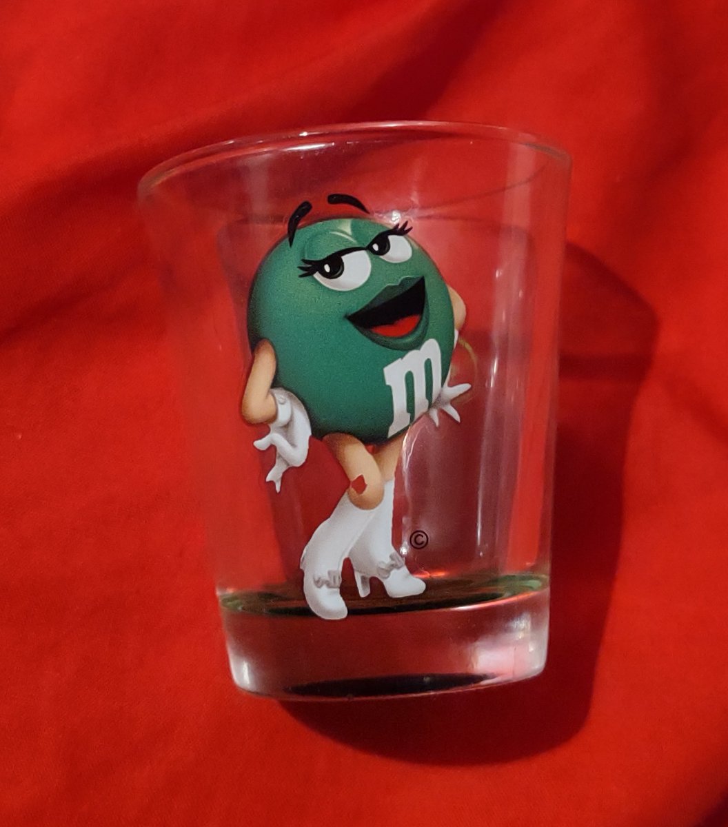 nataliemcamacho's tweet photo. So just out of curiosity how many millions is this shit glass I have worth now? Open to bids over 2 million. Just kidding... It's obviously priceless 😂
#greenM&M https://t.co/O7mY6Tmmag