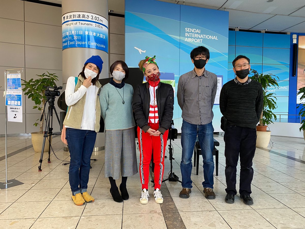 そして先日11日
NHK BS1にて放送された
ローラちゃんと私含め宮城の空港ピアノをテーマにした番組が再放送され、また今年もローラに逢いにきたくれる方々、思い出してくださる方々に笑顔と癒しを届けられていたら嬉しいです😊