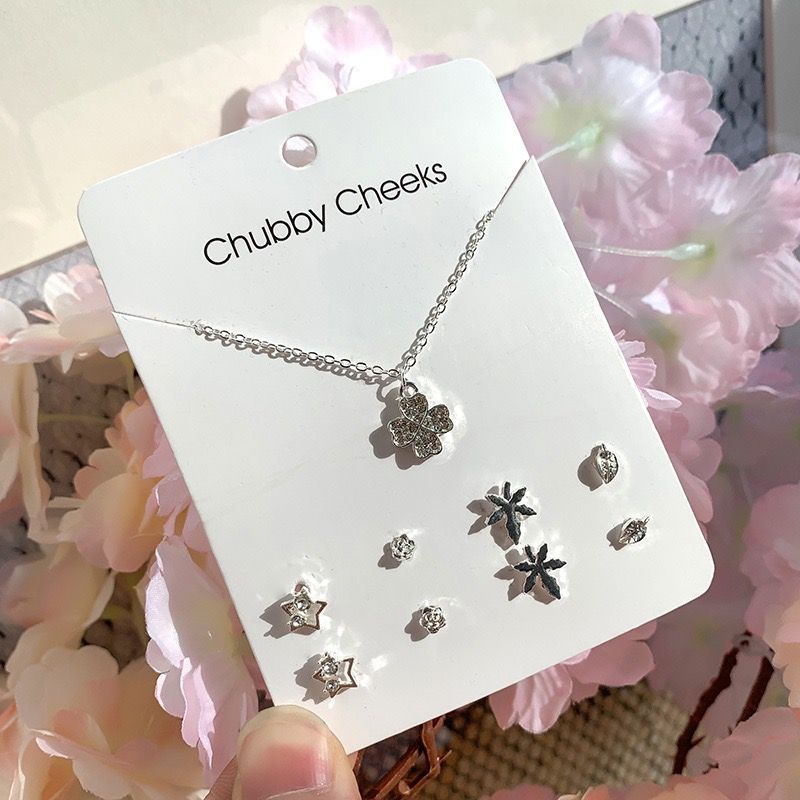 Shayospending's tweet photo. Product Detailπ: Necklace with earrings
Price: 2500
Delivery nationwide π
100% Non tarnish
Kindly send a dm to order
#jewelry #legchains #edmalor-the-brand #neclaces https://t.co/BLd6XYLUJI